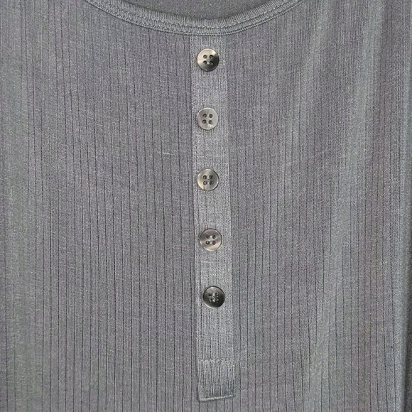 Aeropostale Round Hem Cami - Picture 2 of 4